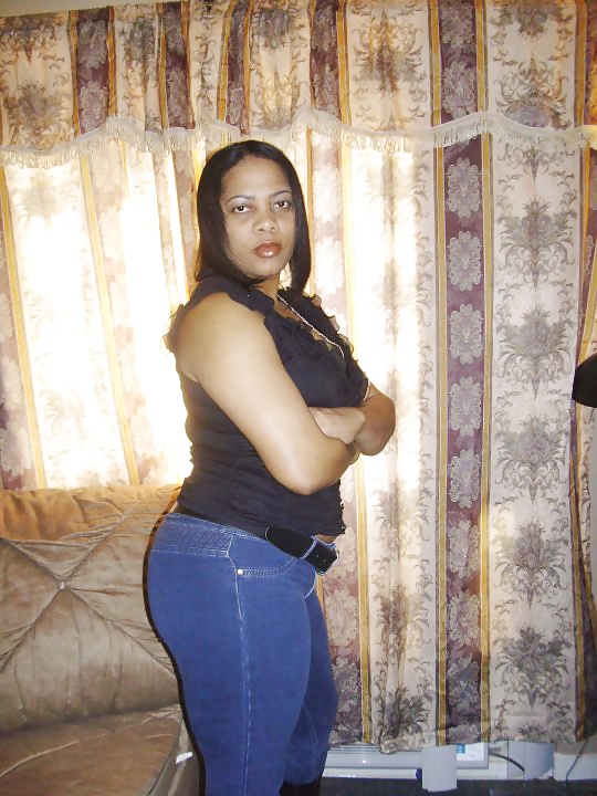 黒髪の女性
 #32701920