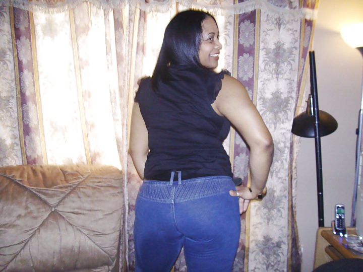 黒髪の女性
 #32701923