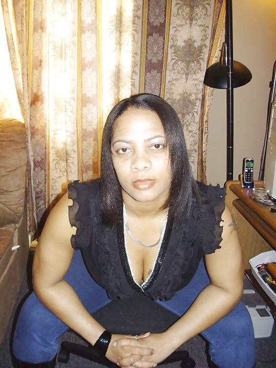 黒髪の女性
 #32701927