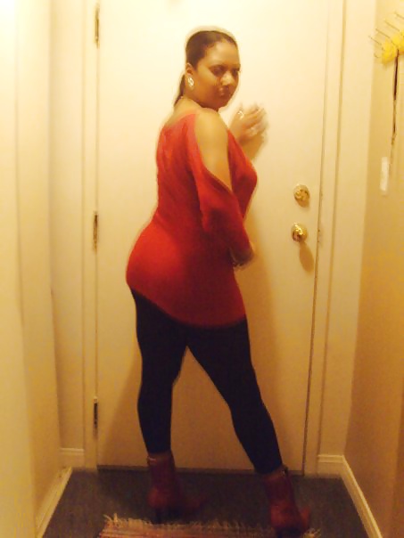 黒髪の女性
 #32701939