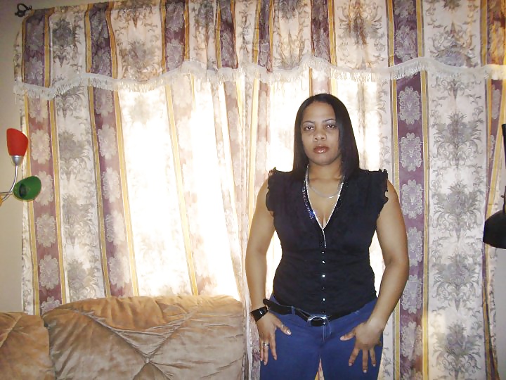 黒髪の女性
 #32701941