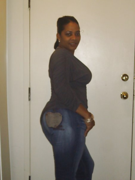 黒髪の女性
 #32701944