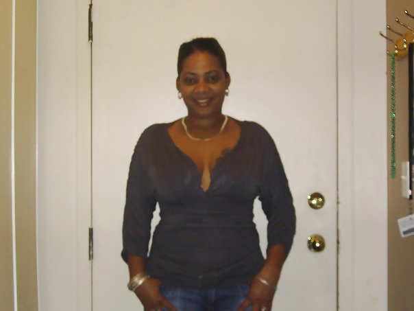 黒髪の女性
 #32701945