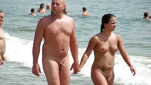 ヌードビーチのカップル
 #24672580