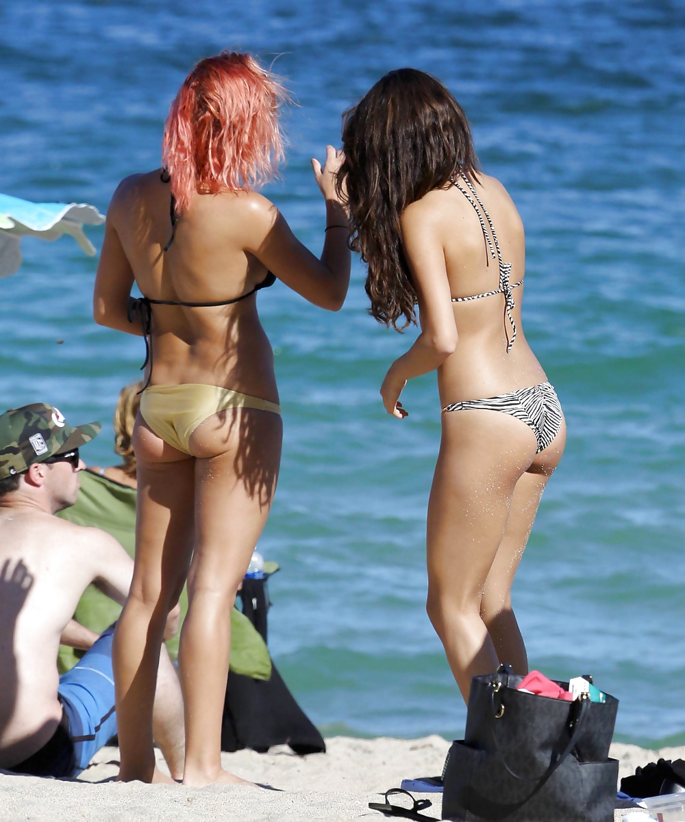 Selena Gomez - Le Plus Chaud Bikini-corps à Baiser #33994236