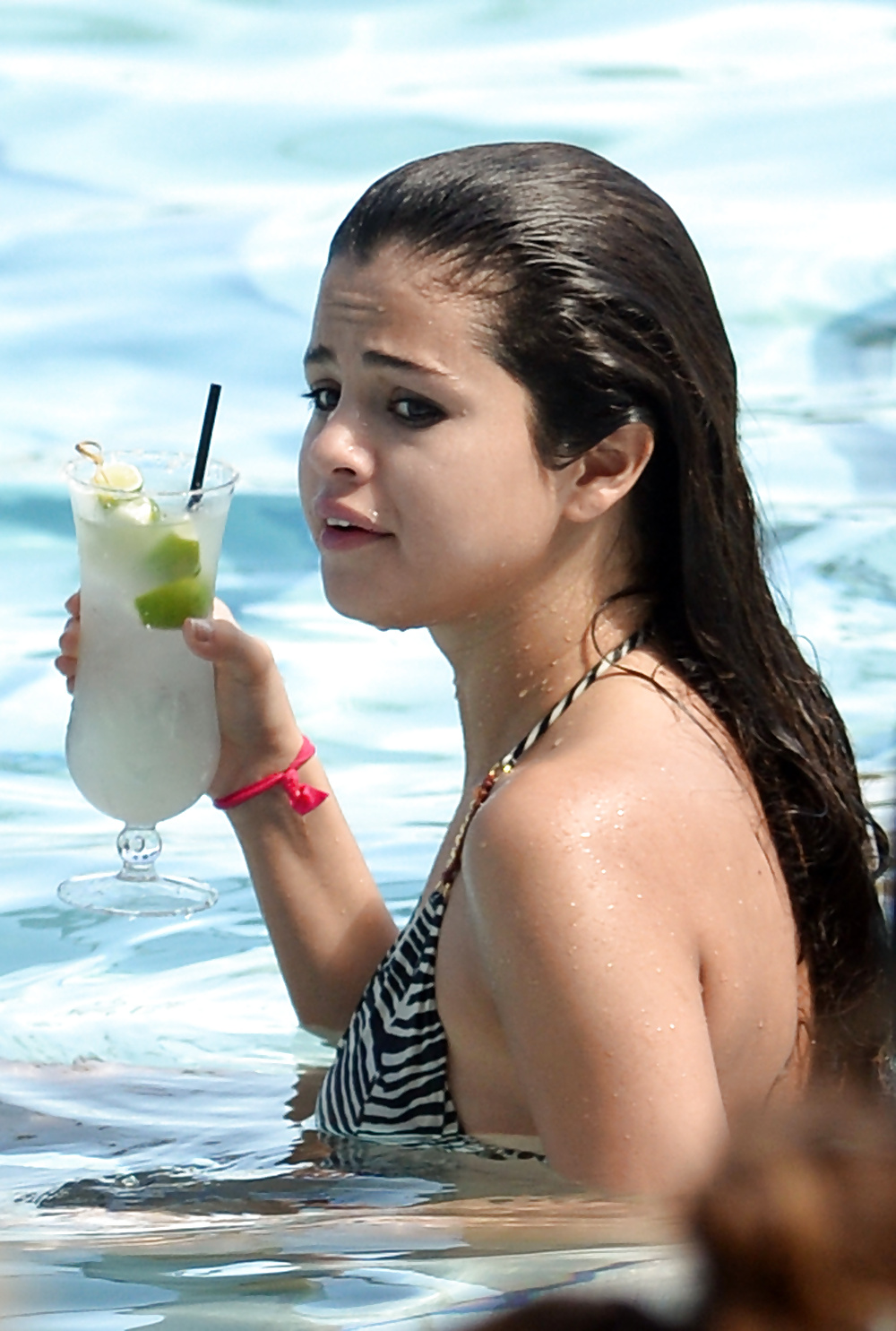 Selena Gomez - Le Plus Chaud Bikini-corps à Baiser #33994342