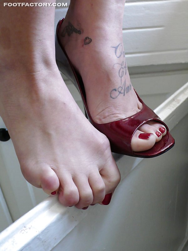 Sexy feet #24970099