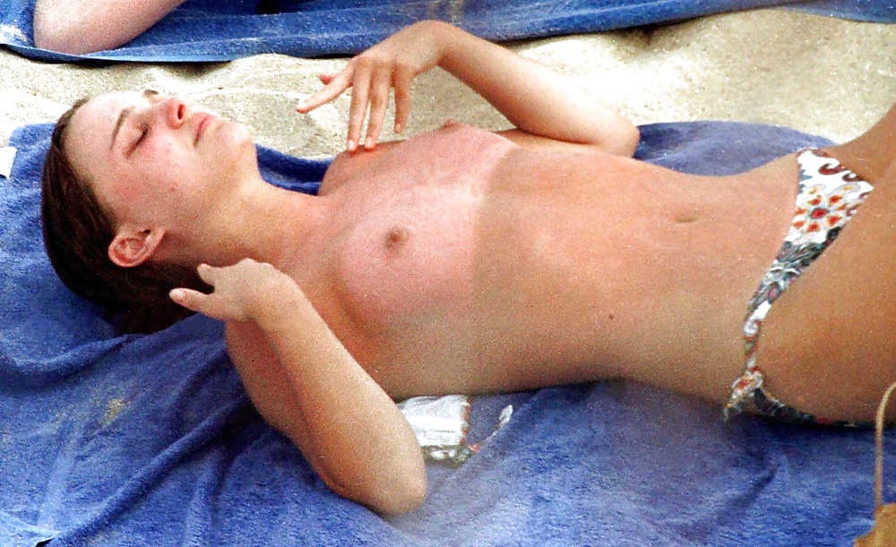 Natalie Portman - Oben Ohne Am Strand, Januar 2000 #26503224