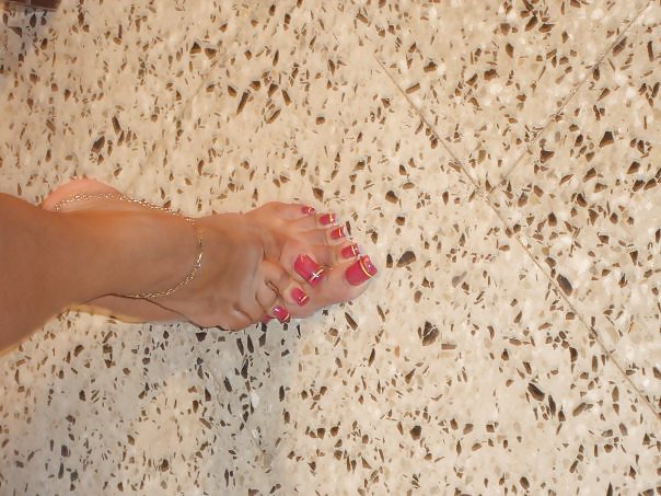 Xiomara Heredia 's sexy long toe nails #36116791