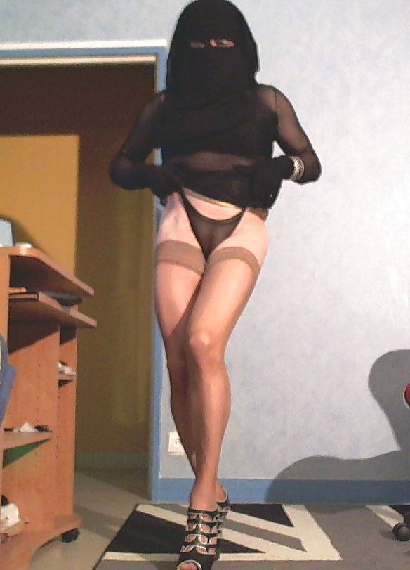 Hündin Muslima In Niqab #34686321