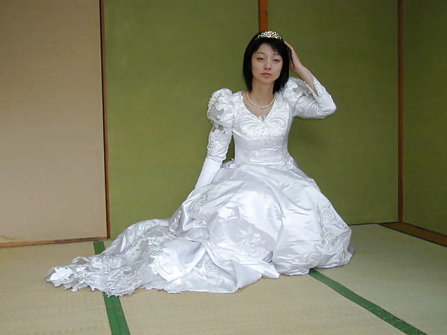 Donna giapponese sposata 01
 #31944240