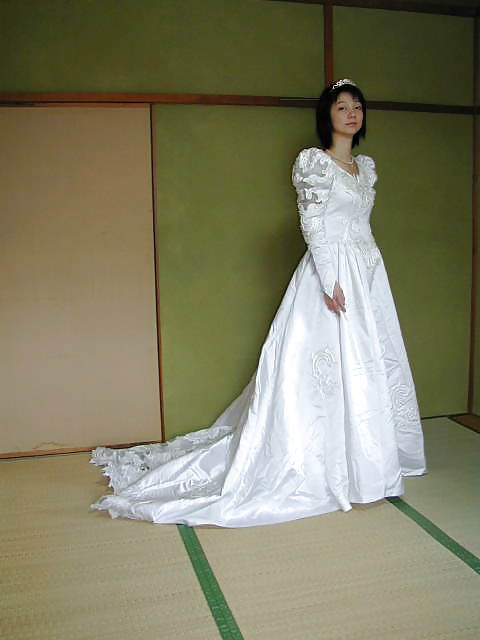Donna giapponese sposata 01
 #31944242