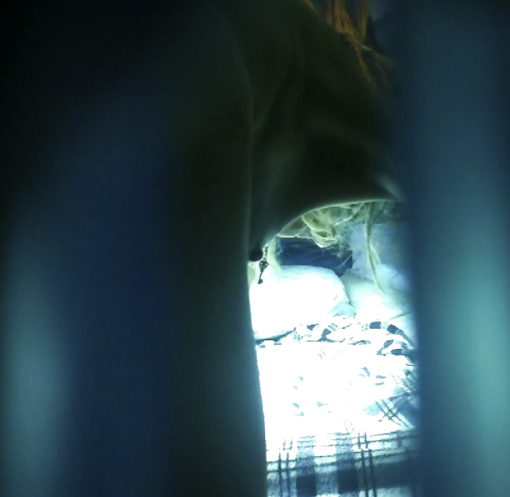 Mia moglie che si abbronza su cam nascosta nella nostra camera da letto
 #33820445