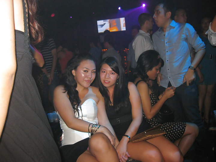 Asiatische Mädchen Blasen Und Wird Von Ihrem Freund Gepflügt #41101720