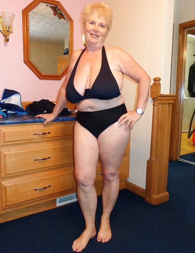 Donne mature in bikini 4.
 #24551861