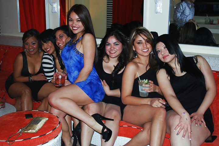 Sexy clombiana con amigos(no desnudos)
 #35639624