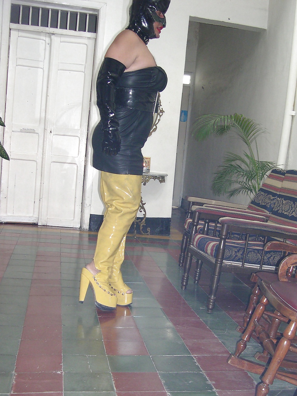 Shenia In Leder #40976630