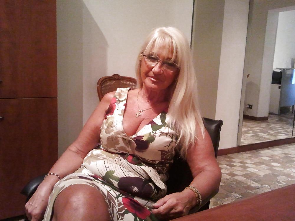 FACEBOOK 1 #37902421