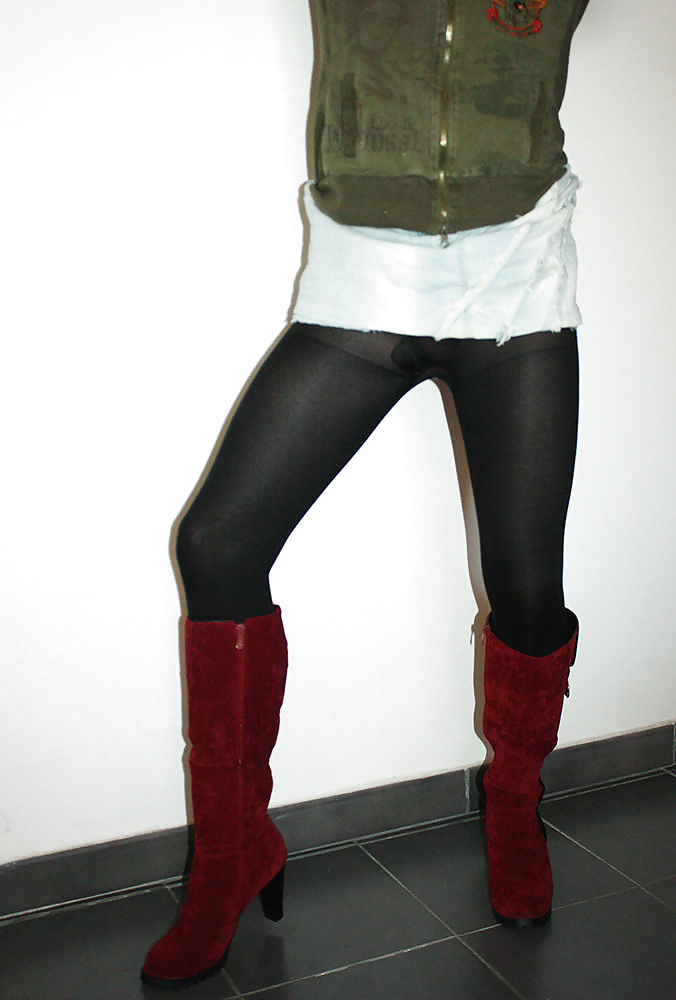 Avec mes nouvelles bottes version sans caption #30669291