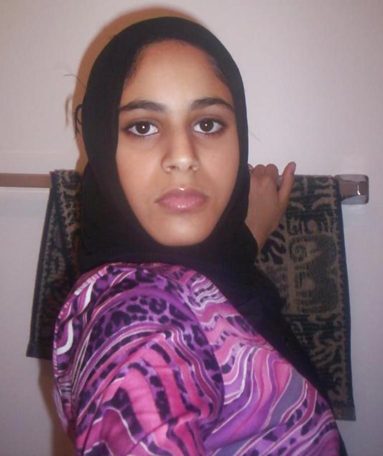 ヒジャブを着ていても、イスラム教徒の女性はチンポコです。
 #36665415