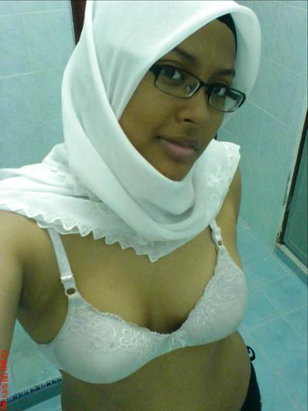 ヒジャブを着ていても、イスラム教徒の女性はチンポコです。
 #36665436