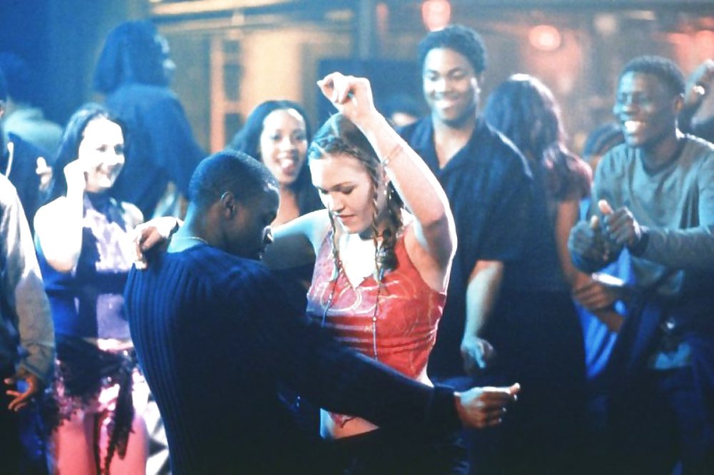 Julia stiles - una donna molto bianca che ama gli uomini molto neri 
 #37067216