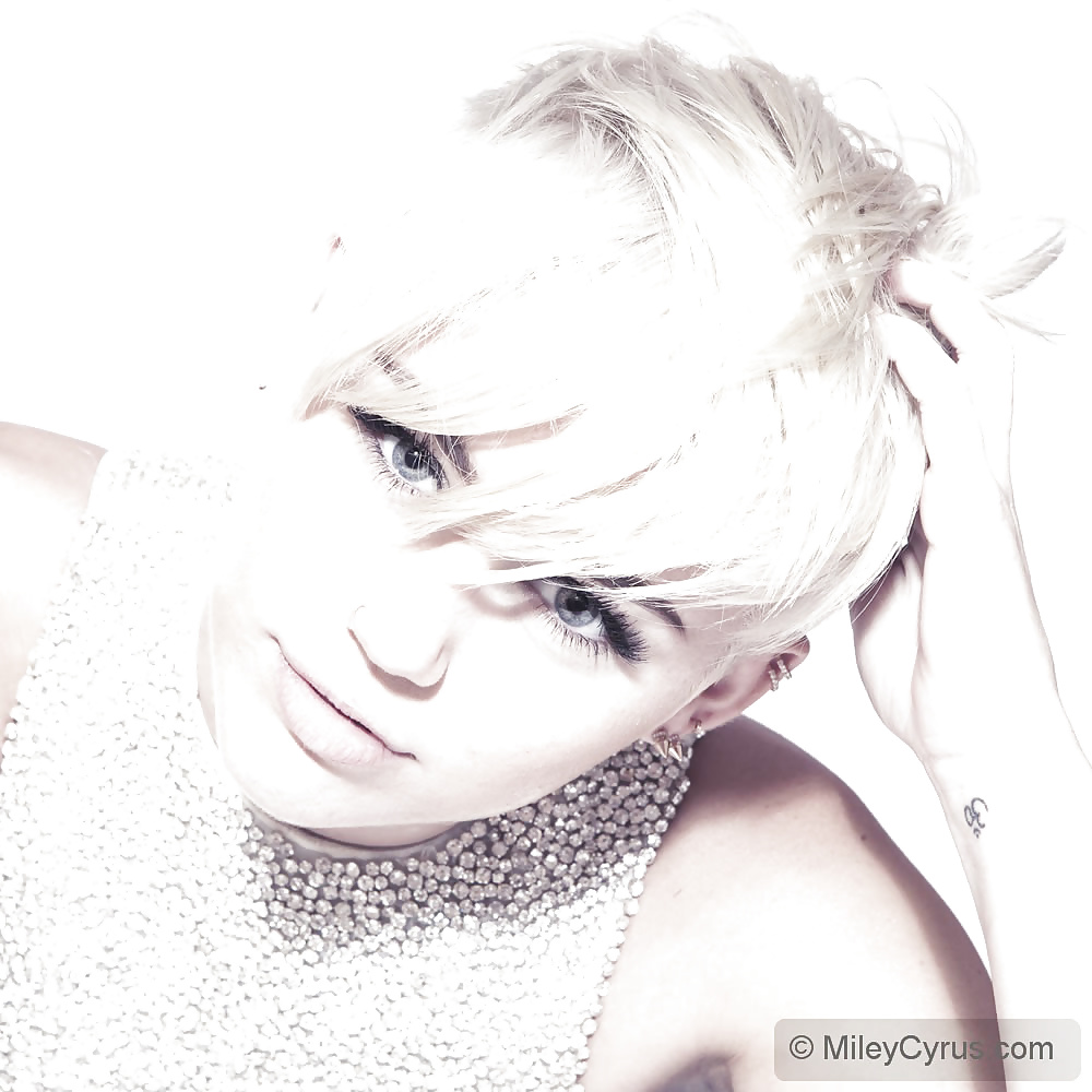 Miley cyrus
 #39772169