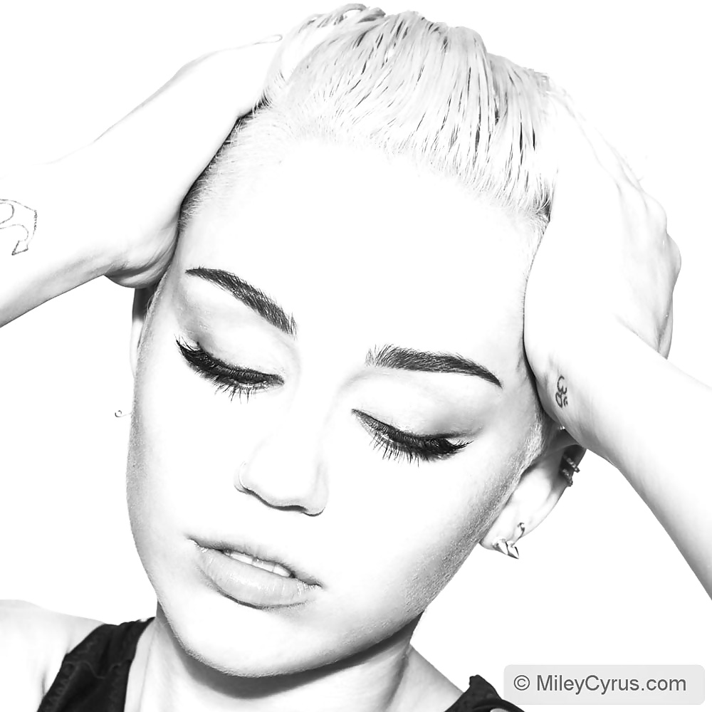 Miley cyrus
 #39772203