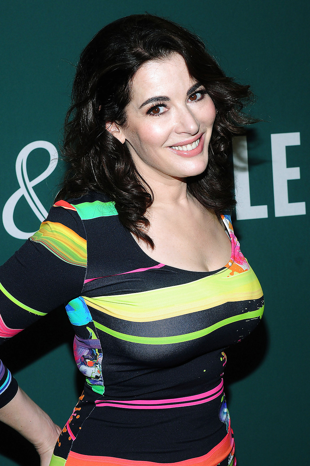 Nigella lawson - tetas grandes y ojos de cierva
 #40265144