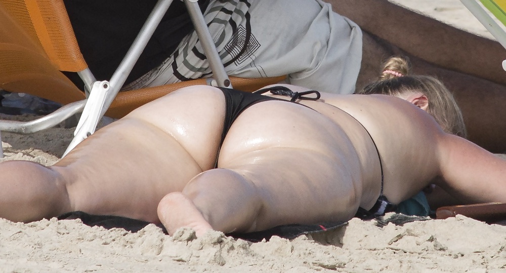 Bikini candido maturo - culo voyeur - stivale da spiaggia
 #40158179