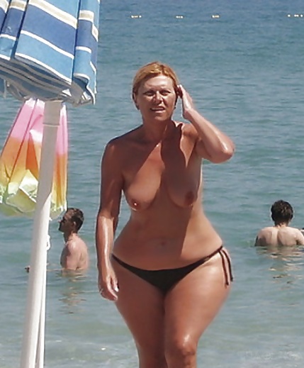 Bikini candido maturo - culo voyeur - stivale da spiaggia
 #40158240