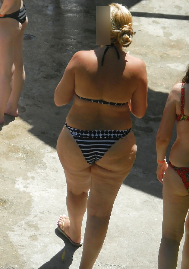 Bikini candido maturo - culo voyeur - stivale da spiaggia
 #40158252