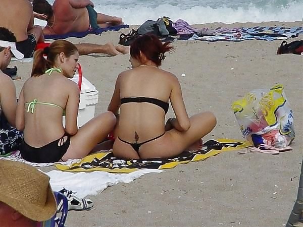 Öffentlichkeit Amateur Tanga-Bikini Arsch Und Titten Am Strand Und Pool #24011055