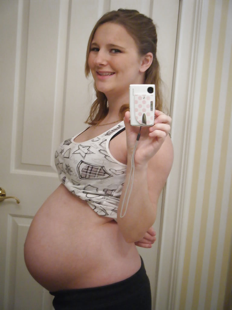 Bellas embarazadas 
 #38879564
