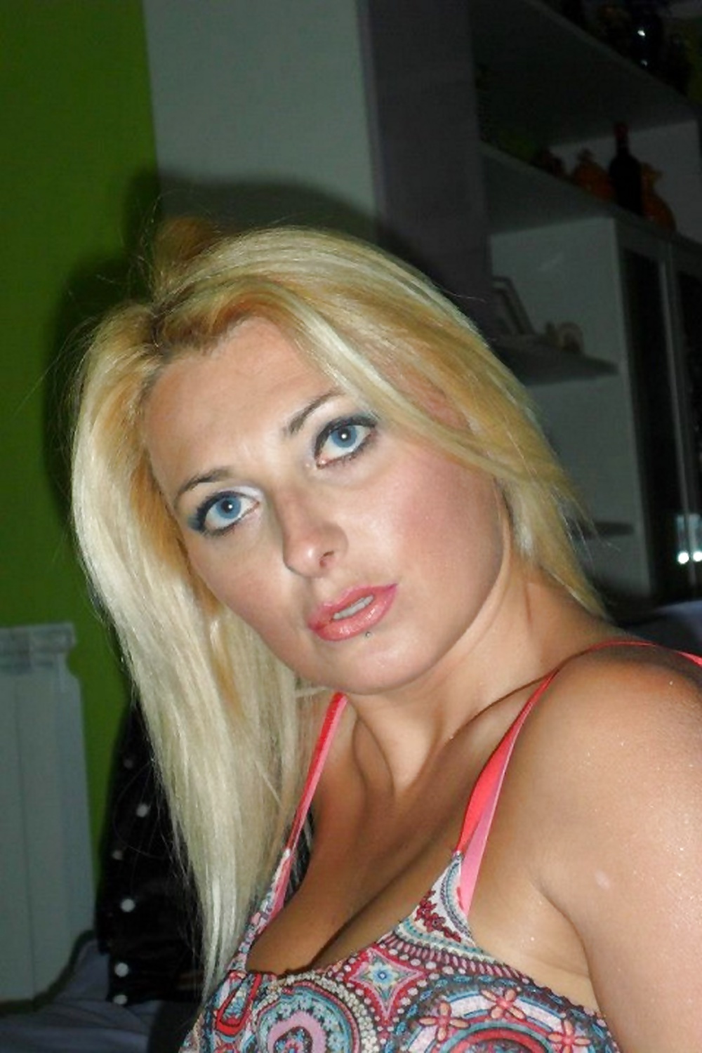 Una ragazza italiana chiamata nanda m.
 #31988463