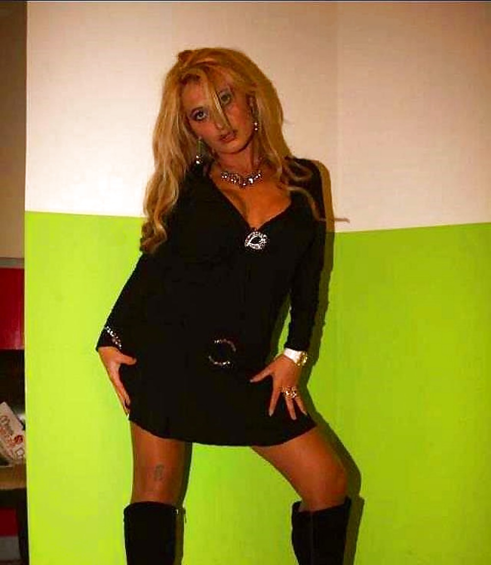 Una ragazza italiana chiamata nanda m.
 #31988627