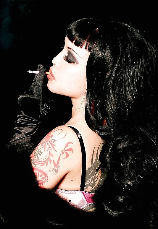 Glamour fumando v
 #26499538
