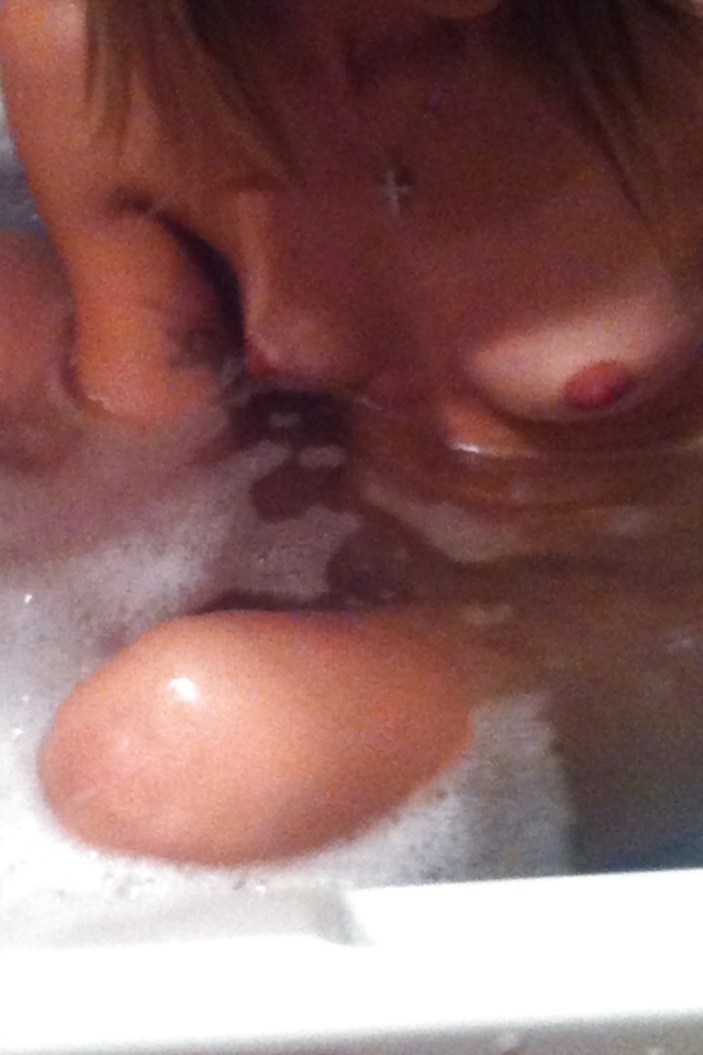 Simplemente desnuda...
 #32316320