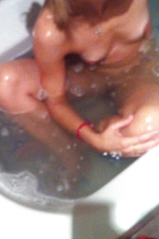 Simplemente desnuda...
 #32316323