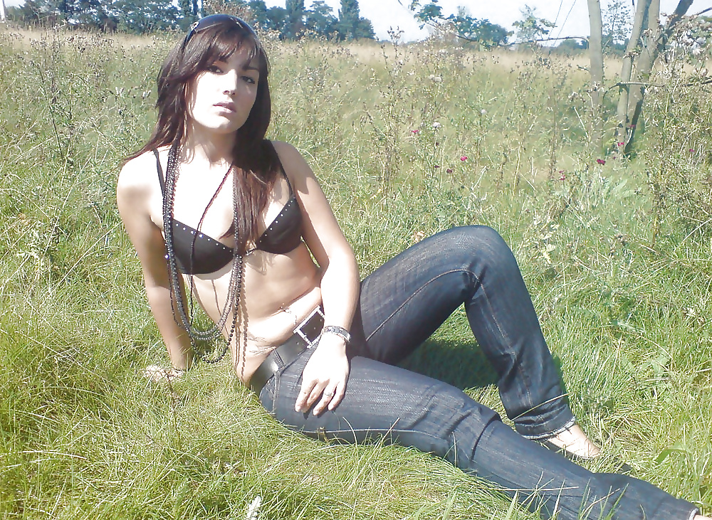 Daniela exhib in a field #25037961