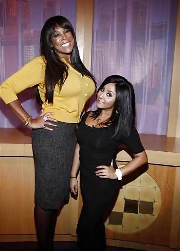 Wendy Williams presents to Snooki #33660335