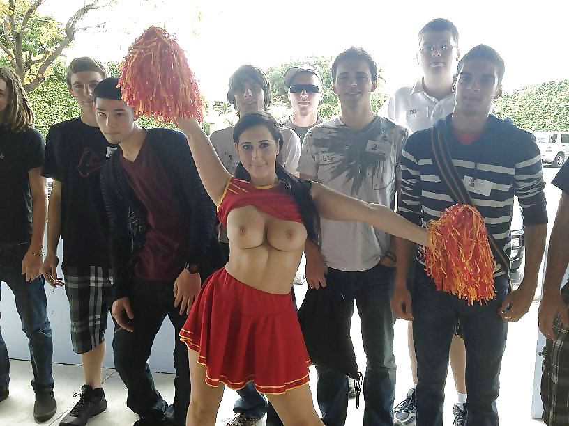 Su hija tiene un gran conjunto de tetas 5
 #37215115