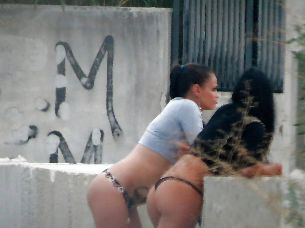 Meriterebbero una casa chiusa dove essere le regine #35362775