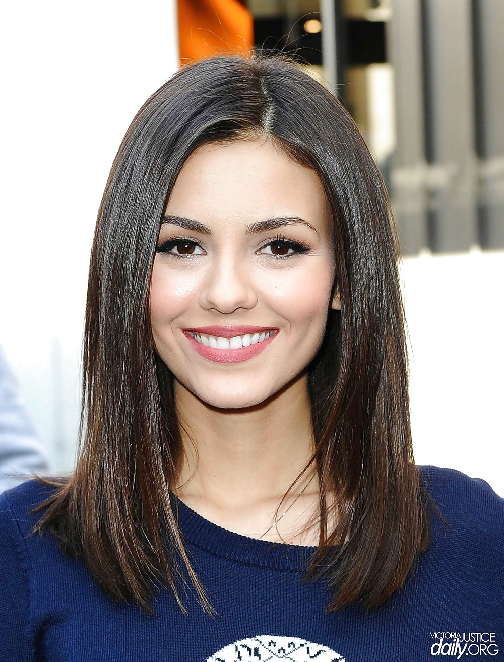 Victoria Justice Auf Extra, Januar 2015 #40561820