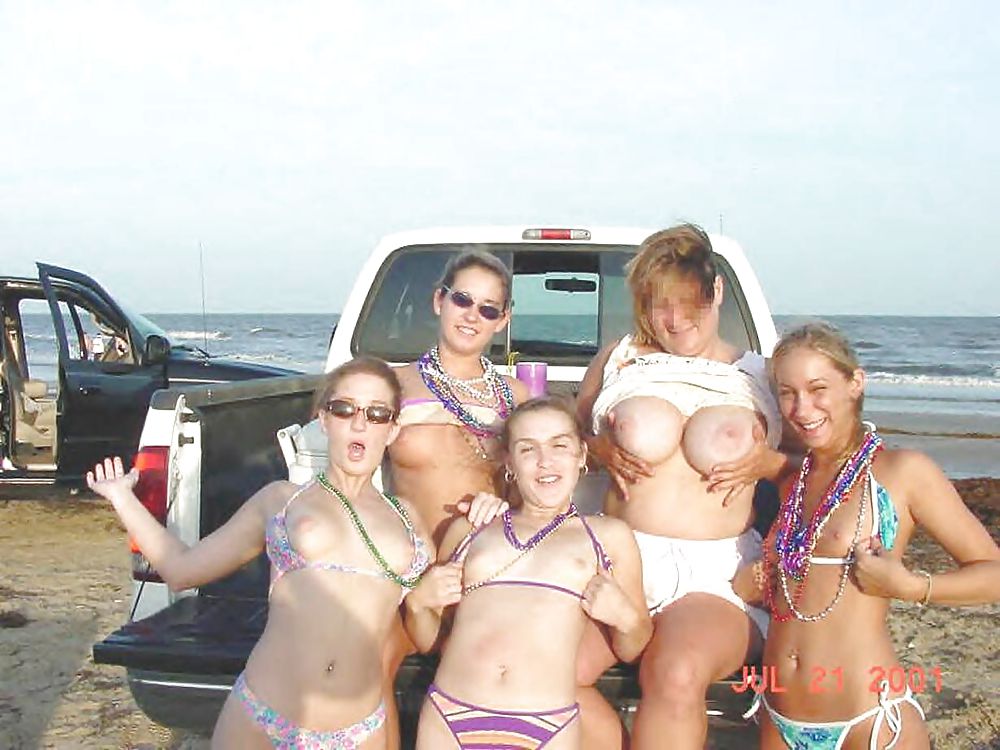 Grupos de personas desnudas en la playa - vol. 1
 #37300249