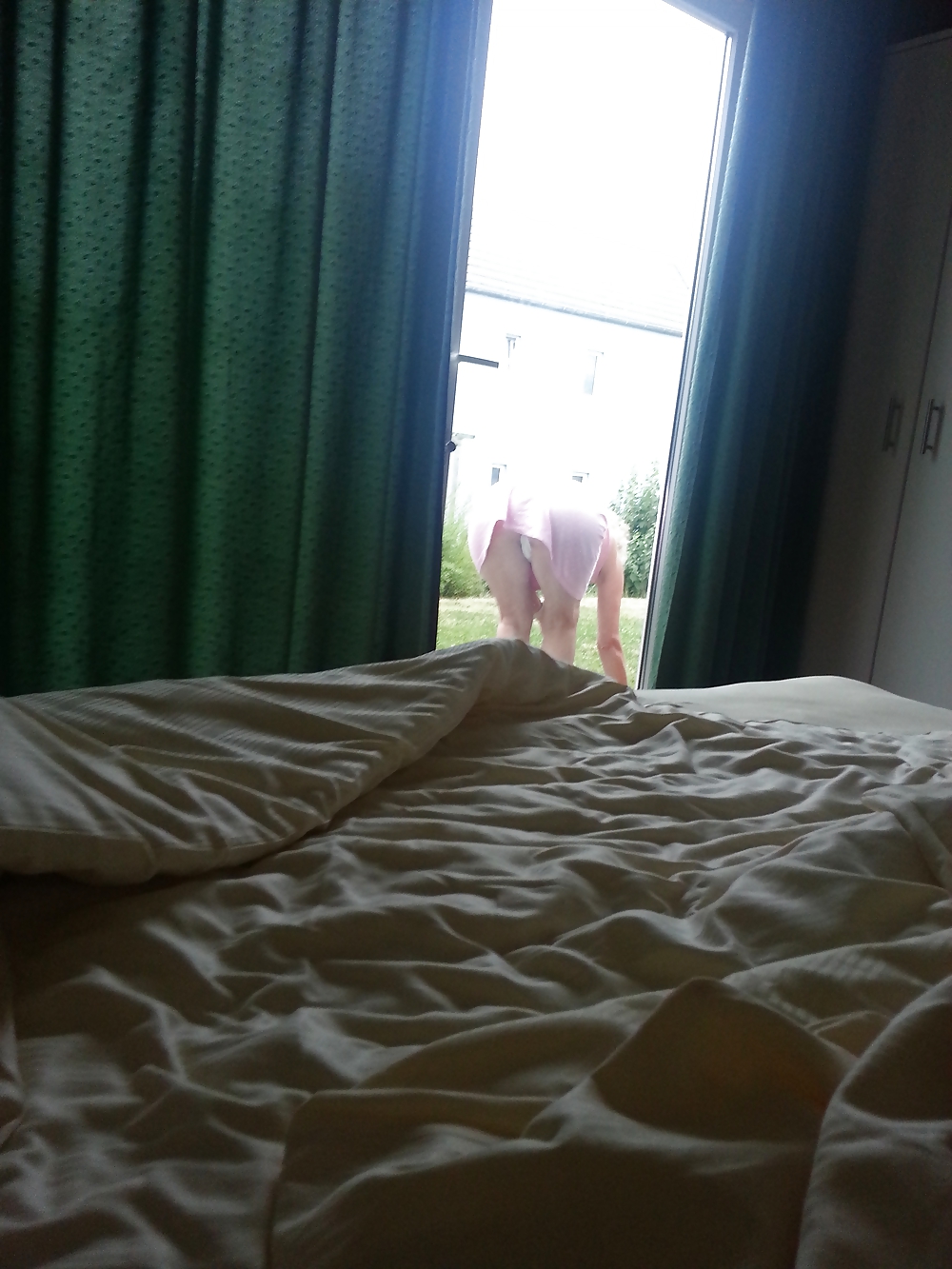 Buurvrouw 2
 #37122326