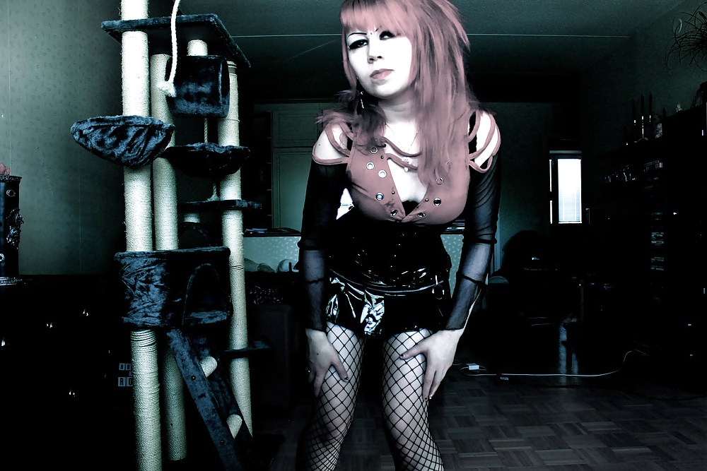 Chica gótica del blog finlandés
 #30152018