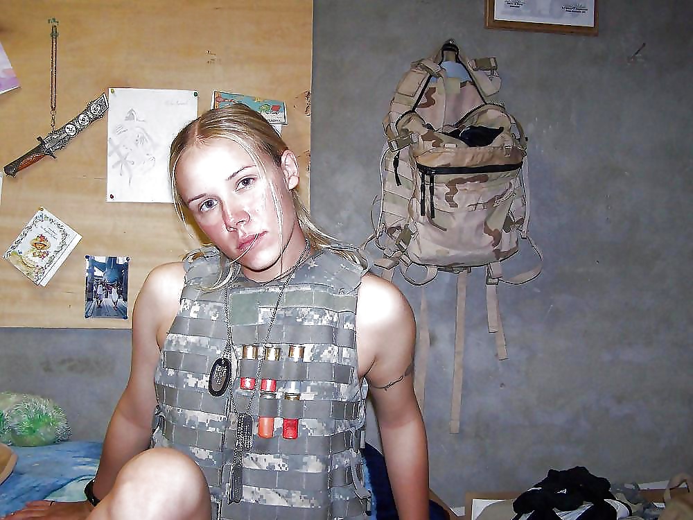 Donne dell'esercito
 #41126592