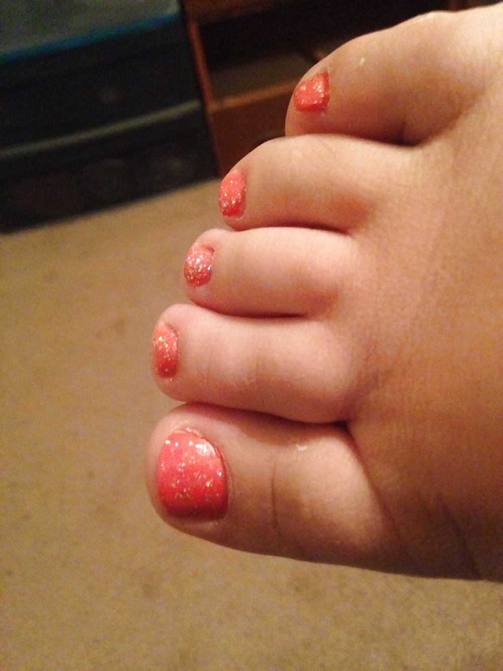 Los dedos de los pies sexy de mi esposa chupables pt3
 #29072859
