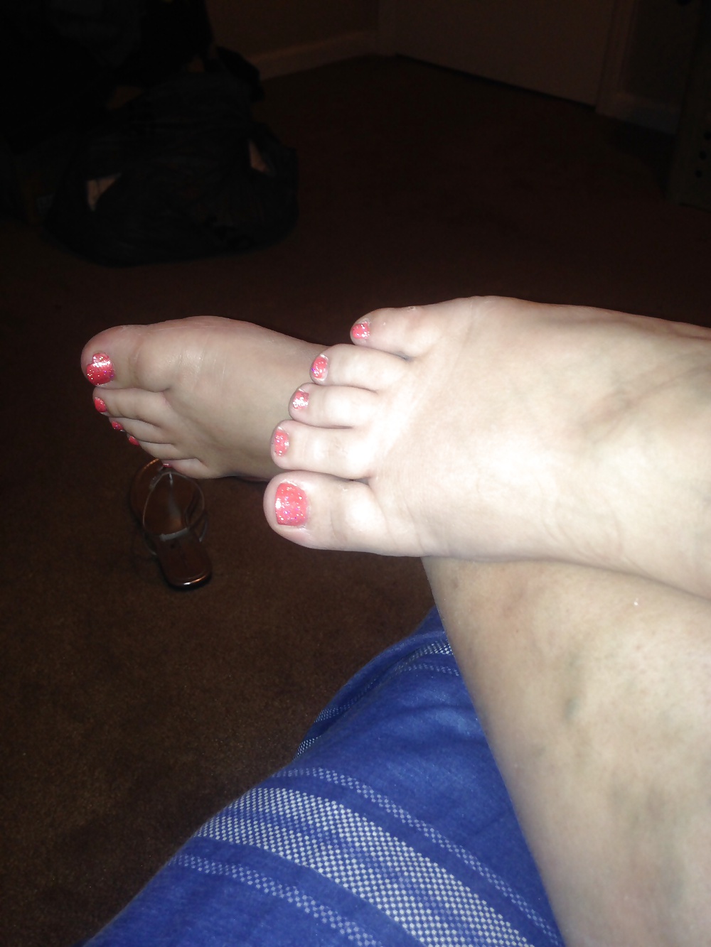 Los dedos de los pies sexy de mi esposa chupables pt3
 #29072865